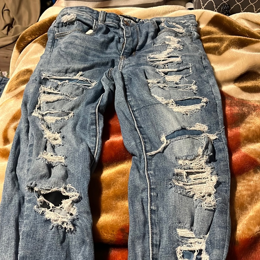 American eagle size 6 ripped jeans